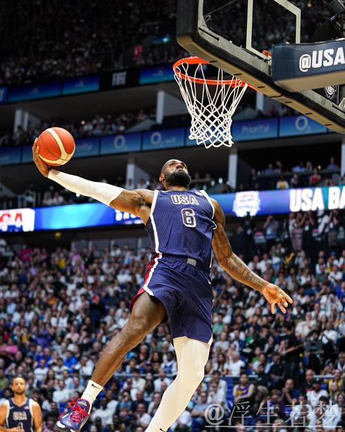 詹姆斯助攻 里弗斯精彩快攻上篮得手 詹姆斯助攻 里弗斯精彩快攻上篮得手