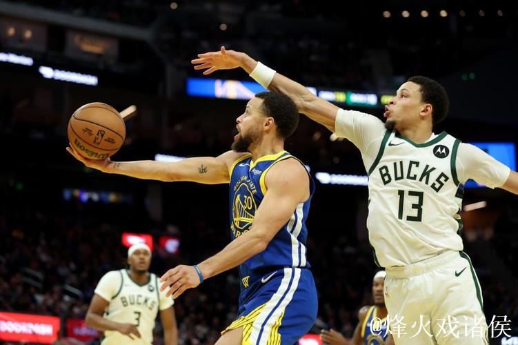 库里31+7+7力压字母哥34+10+5 勇士击败雄鹿 库里31+7+7力压字母哥34+10+5 勇士击败雄鹿